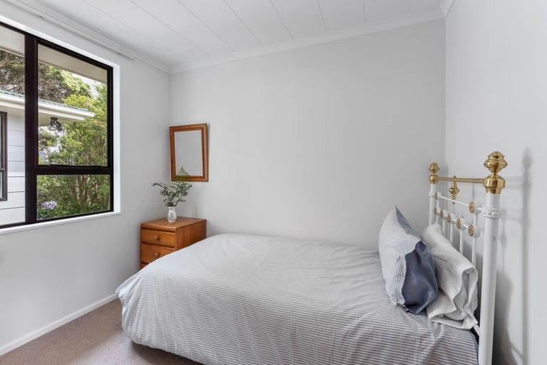 Photo of property in 13 Atua Street, Waikanae Beach, Waikanae, 5036