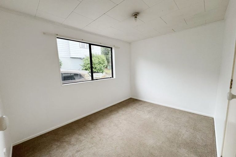 Photo of property in 1/14 Thalia Place, Totara Vale, Auckland, 0629