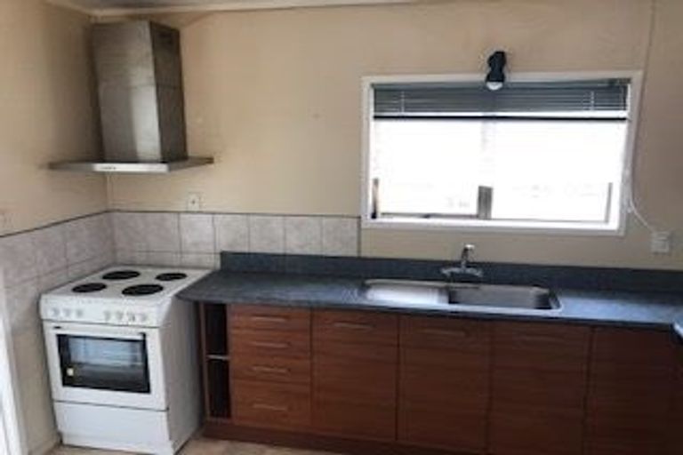 Photo of property in 9 Lysander Crescent, Beach Haven, Auckland, 0626