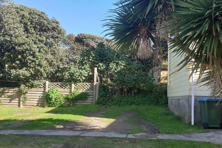 Photo of property in 9 Terrace Road, Titahi Bay, Porirua, 5022