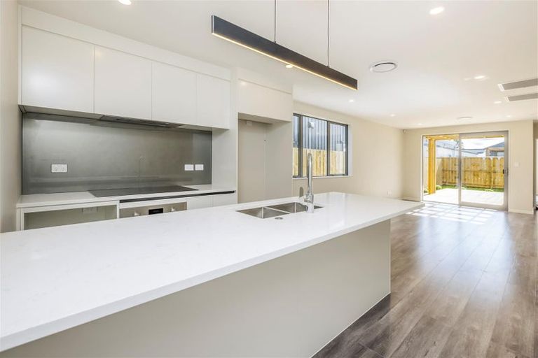 Photo of property in 10 Fredrick Hanson Road, Papakura, 2110