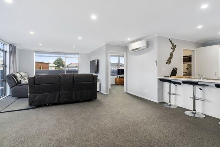 Photo of property in 58 Exeter Crescent, Takaro, Palmerston North, 4412