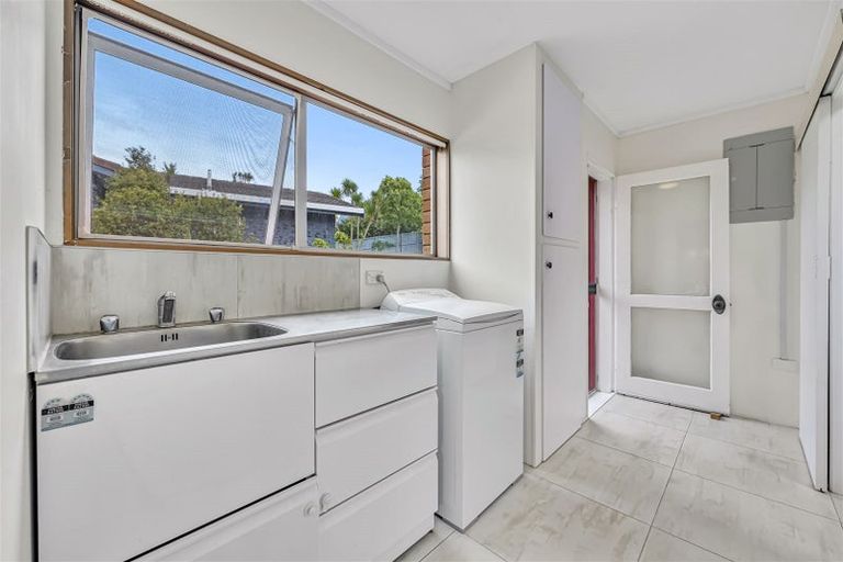 Photo of property in 20 Stapleford Crescent, Browns Bay, Auckland, 0630