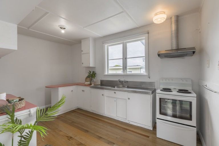 Photo of property in 1 Huia Road, Raumati Beach, Paraparaumu, 5032