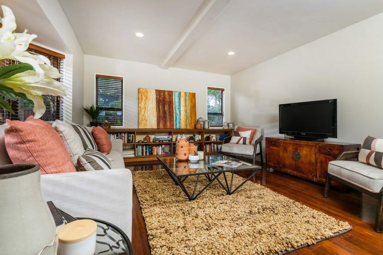 Photo of property in 1 The Knoll, Greenhithe, Auckland, 0632