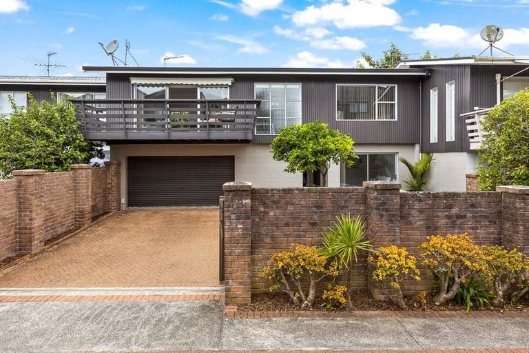 Photo of property in 2/50a Taharoto Road, Takapuna, Auckland, 0622