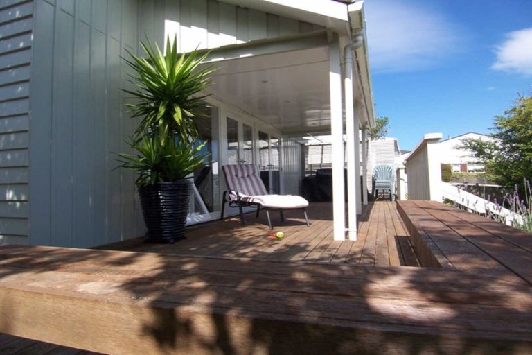 Photo of property in 92 Winara Avenue, Waikanae, 5036