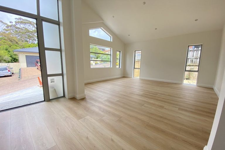 Photo of property in 24 Lorikeet Place, Unsworth Heights, Auckland, 0632