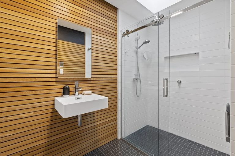 Photo of property in 3/34 Heathcote Road, Castor Bay, Auckland, 0620