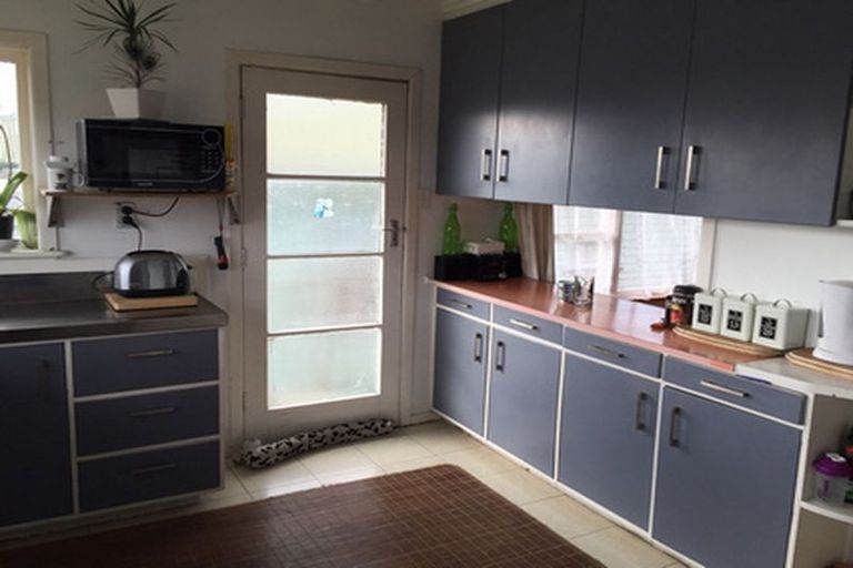 Photo of property in 3179 Great North Road, New Lynn, Auckland, 0600