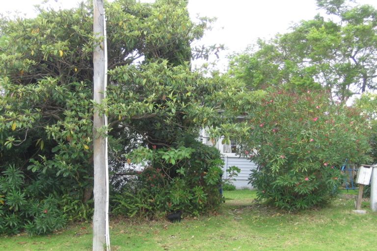 Photo of property in 103 Beach Haven Road, Beach Haven, Auckland, 0626