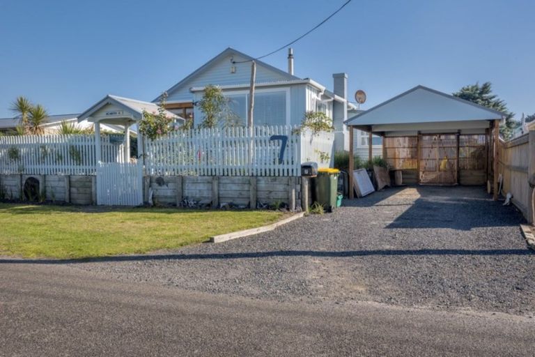 Photo of property in 7 Barber Street, Foxton Beach, Foxton, 4815