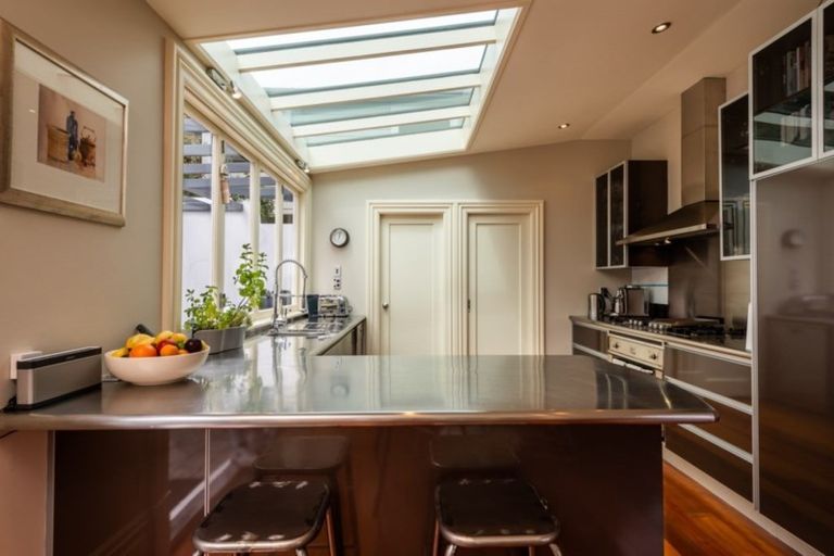 Photo of property in 29 The Crescent, Roseneath, Wellington, 6011