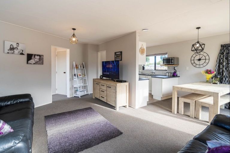 Photo of property in 21 Spackman Crescent, Paraparaumu, 5032