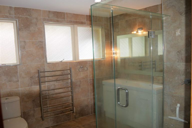 Photo of property in 2a Hoskins Avenue, Hillsborough, Auckland, 1042