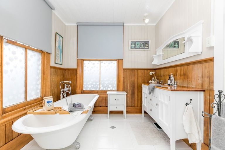 Photo of property in 106 Forest Lake Road, Forest Lake, Hamilton, 3200