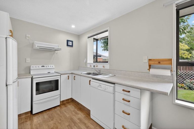 Photo of property in 2/58a Daniels Road, Redwood, Christchurch, 8051