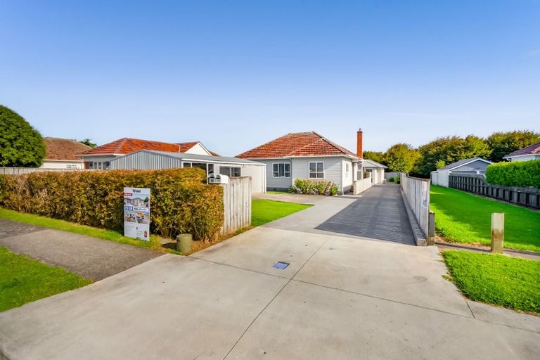 Photo of property in 33 Upjohn Street, Brooklands, New Plymouth, 4310