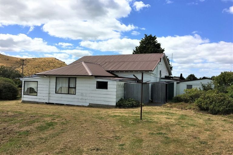 Photo of property in 83 Main Road, Clinton, 9534