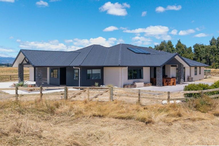 Photo of property in 947 Koputaroa Road, Koputaroa, Levin, 5575