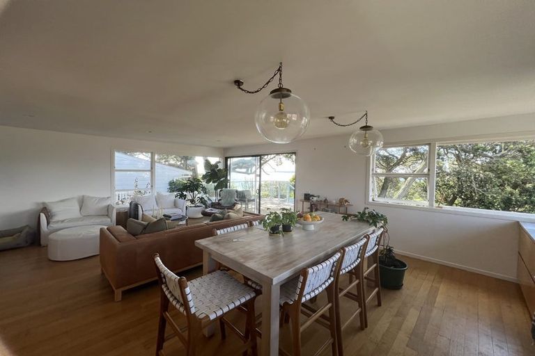 Photo of property in 1/4 Beach Road, Castor Bay, Auckland, 0620