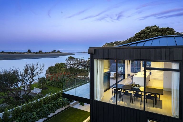 Photo of property in 8a Beachville Road, Redcliffs, Christchurch, 8081