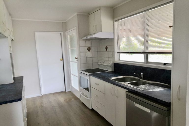 Photo of property in 14 Lavery Place, Sunnynook, Auckland, 0632