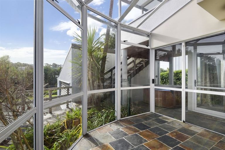 Photo of property in 33 Beulah Avenue, Rothesay Bay, Auckland, 0630