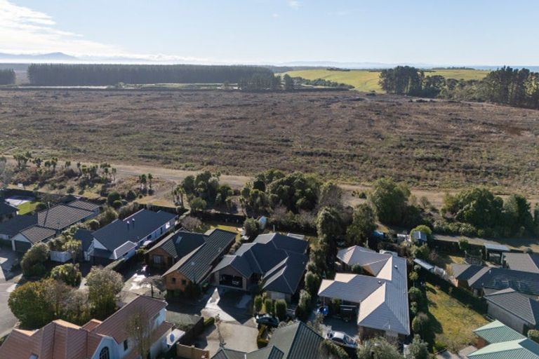 Photo of property in 16 Flaxgrove Place, Parklands, Christchurch, 8083