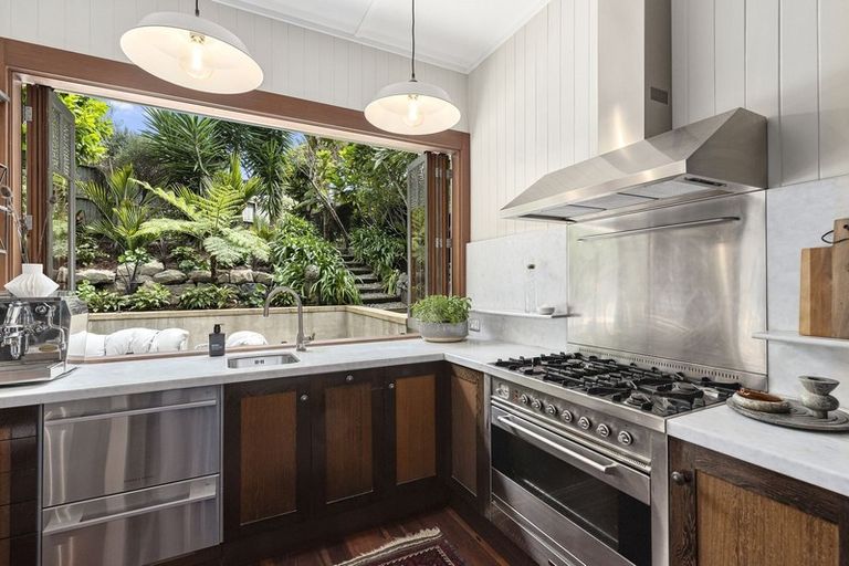 Photo of property in 20 Seabreeze Road, Narrow Neck, Auckland, 0624