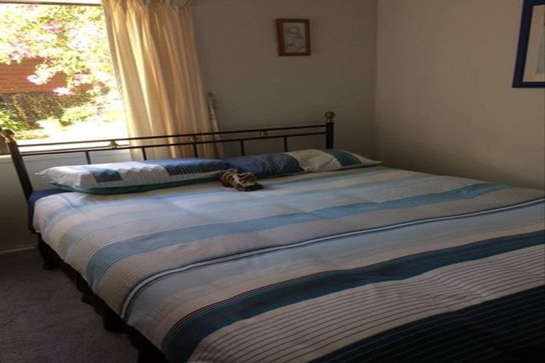 Photo of property in 2/22 Mariposa Crescent, Birkenhead, Auckland, 0626