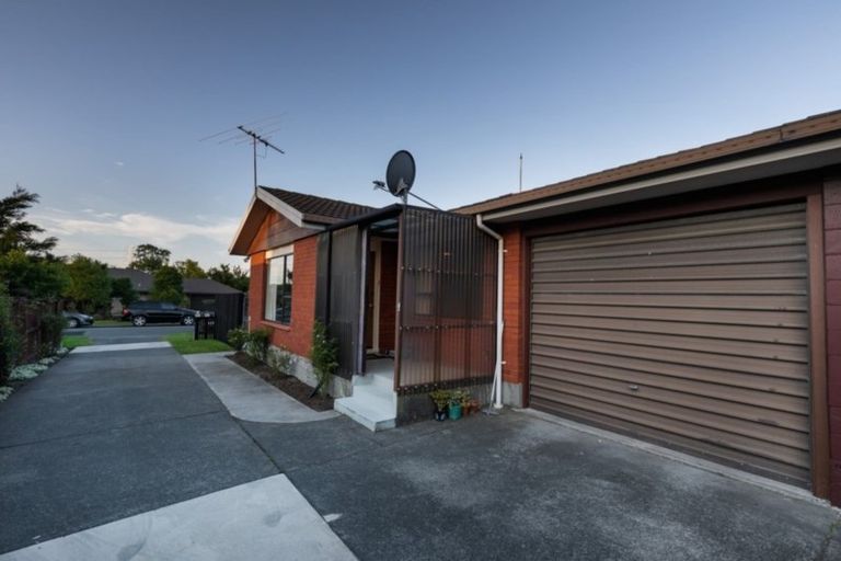 Photo of property in 1/15 Laing Crescent, Heathcote Valley, Christchurch, 8022
