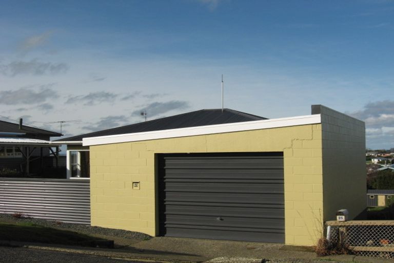 Photo of property in 23 Osborne Street, Riverton/aparima, Riverton, 9822