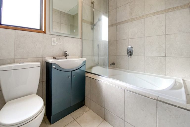 Photo of property in 25 Brooke Ridge Rise, East Tamaki Heights, Auckland, 2016