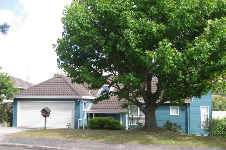 Photo of property in 1 Crown Hill Close, Forrest Hill, Auckland, 0620