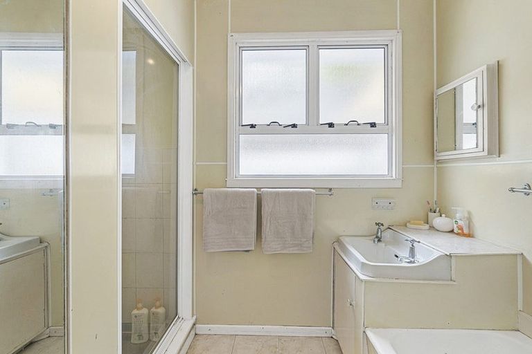 Photo of property in 108 Huatoki Street, Frankleigh Park, New Plymouth, 4310