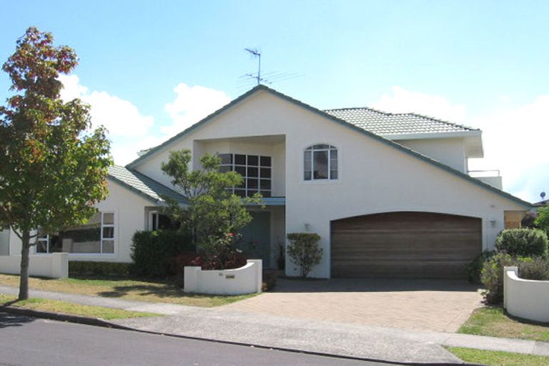 Photo of property in 38 Whiting Grove, West Harbour, Auckland, 0618