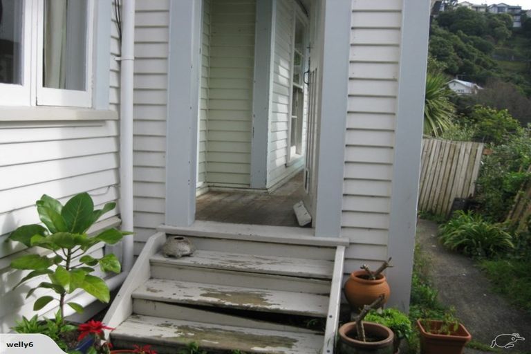 Photo of property in 12 Tanera Crescent, Brooklyn, Wellington, 6021
