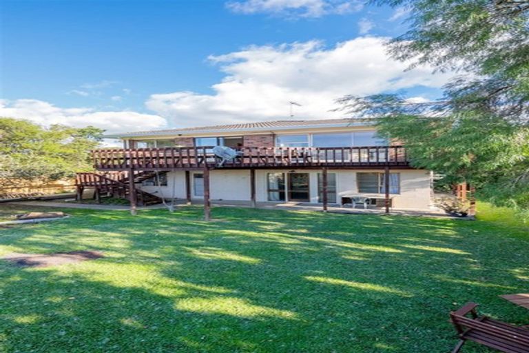 Photo of property in 40 Akoranga Drive, Northcote, Auckland, 0627