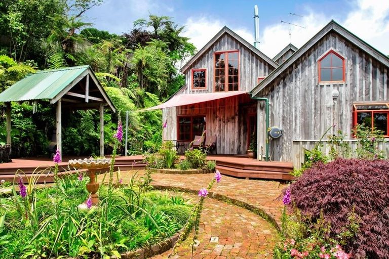 Photo of property in 22b Sequoia Grove, Merrilands, New Plymouth, 4312