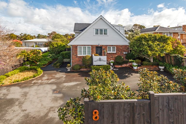 Photo of property in 8 Forrest Hill Road, Forrest Hill, Auckland, 0620