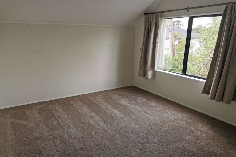 Photo of property in 2/20a Lavery Place, Sunnynook, Auckland, 0632