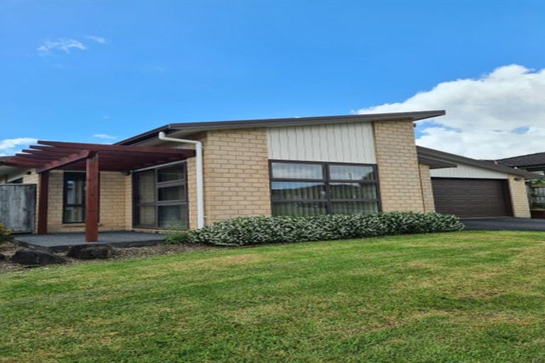 Photo of property in 72 Westgate Drive, Massey, Auckland, 0614