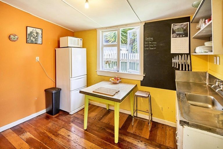 Photo of property in 16a Rhodes Street, Newtown, Wellington, 6021