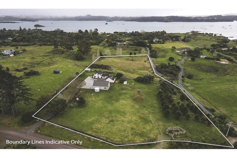 Photo of property in 70 Edmonds Road, Kerikeri, 0293
