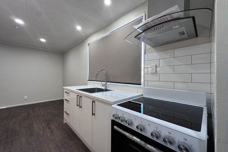 Photo of property in 2/30 Kennington Drive, Clendon Park, Auckland, 2103