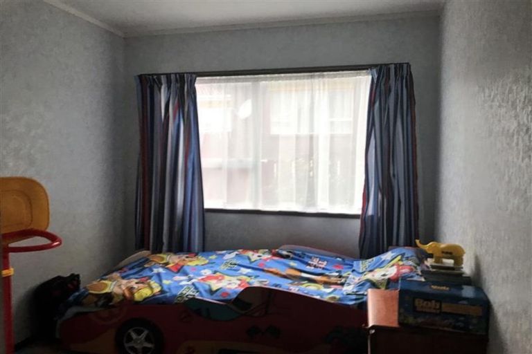 Photo of property in 2/9 Courant Place, Clover Park, Auckland, 2019