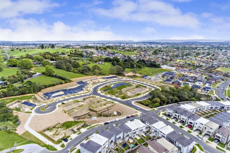 Photo of property in 5 Puhakehake Place, Flat Bush, Auckland, 2019