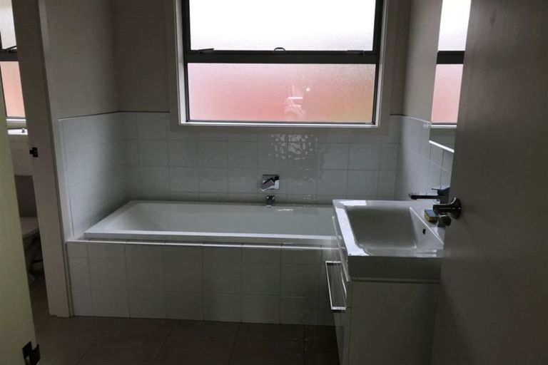 Photo of property in 1 Rutherglen Avenue, Ilam, Christchurch, 8041