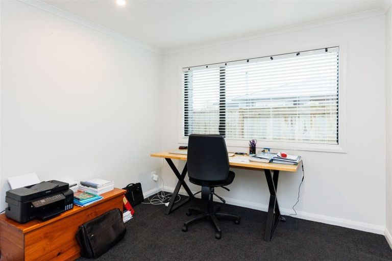 Photo of property in 5 Freedom Drive, Kelvin Grove, Palmerston North, 4414